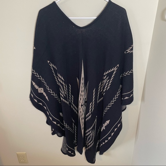 Francesca’s Aztec Print Poncho Wrap Sweater - Picture 3 of 4